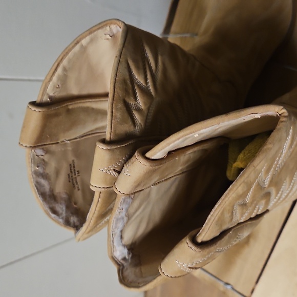 Stylish Tan Leather Embroidered Heeled Boots Guess by Marciano Size 7 - Picture 6 of 8